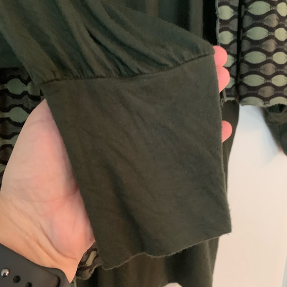 Dark green tunic with accent scarf - Picture 4 of 4